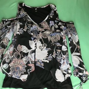 Flowy floral blouse with cold shoulder cutout